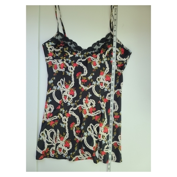 Victoria's Secret Chemise Shortie Black Lace Silky Floral Roses w Pearls… - Picture 14 of 15